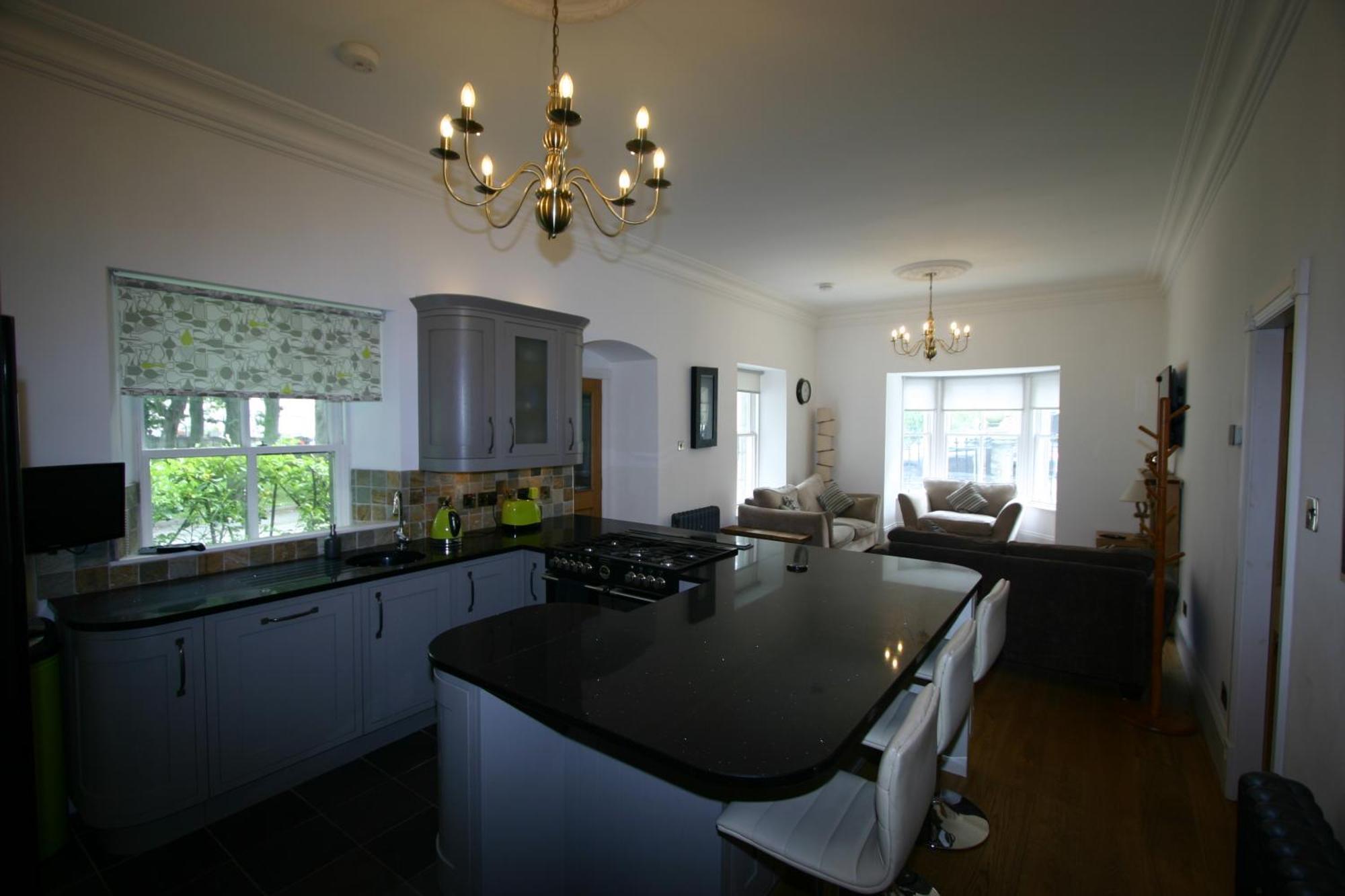 Historic Baronial With Parking, Centre *