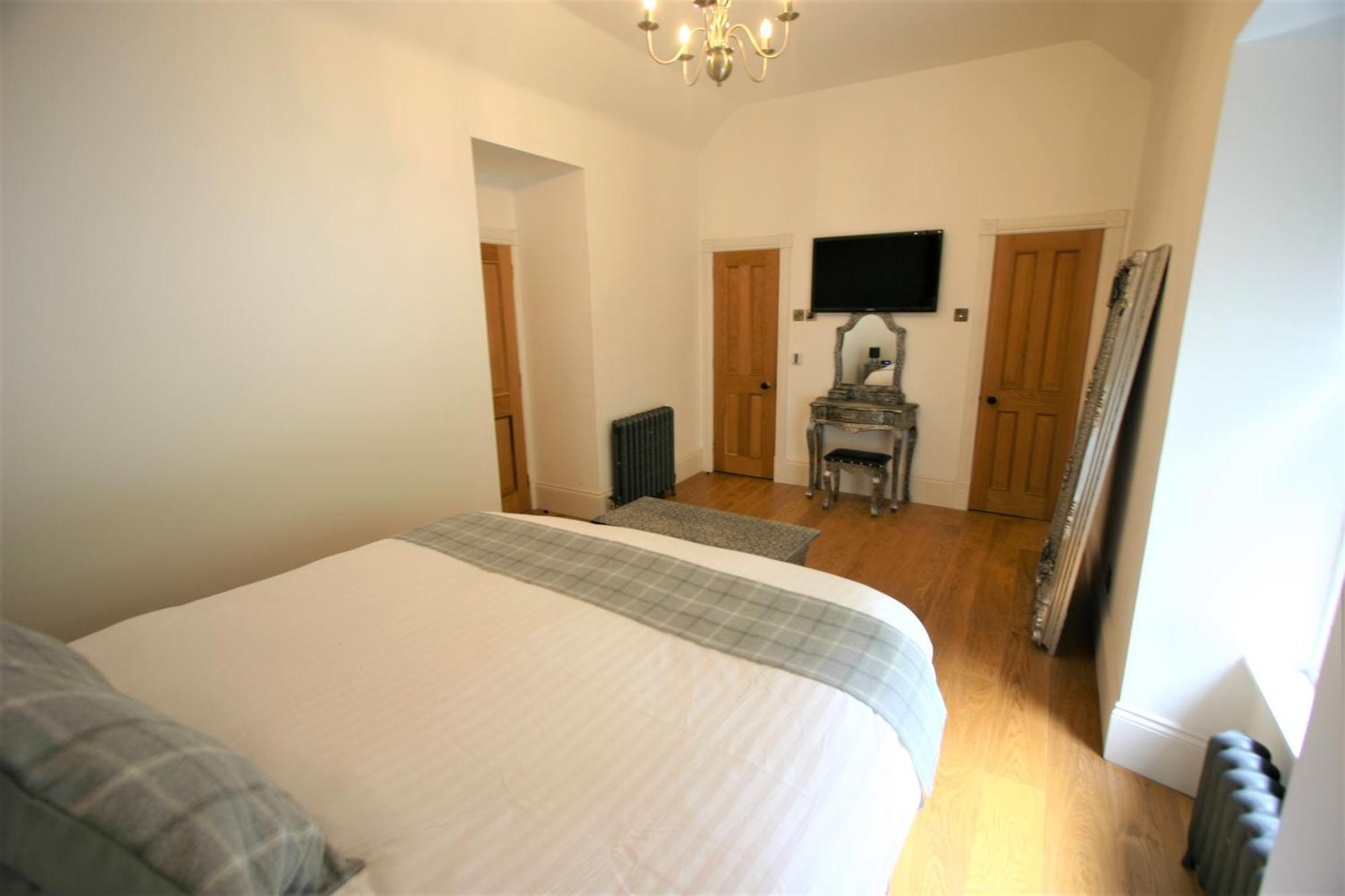 Historic Baronial With Parking, Centre *