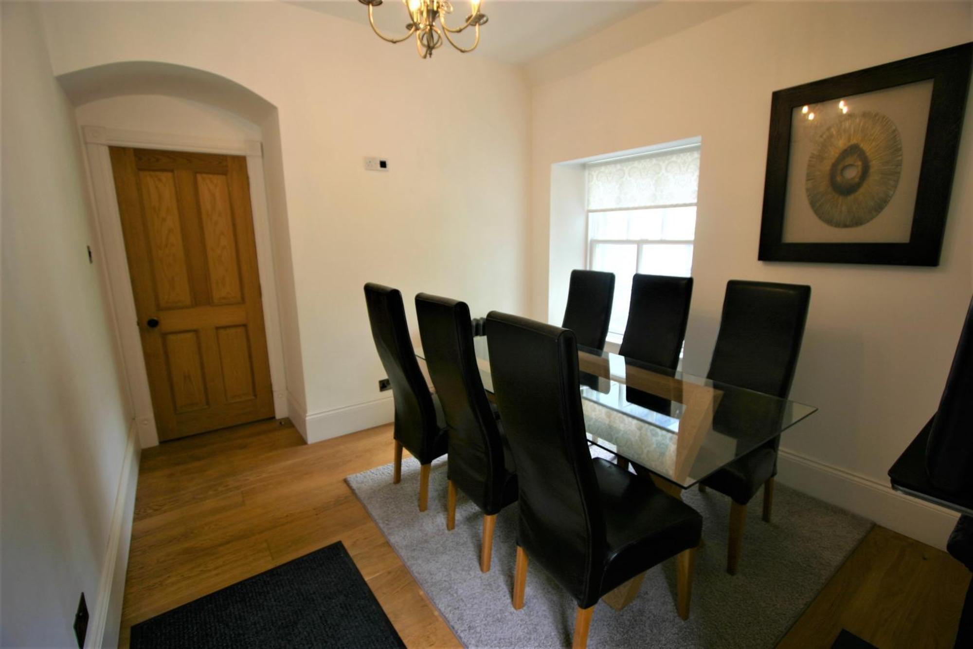 Historic Baronial With Parking, Centre * Aberdeen