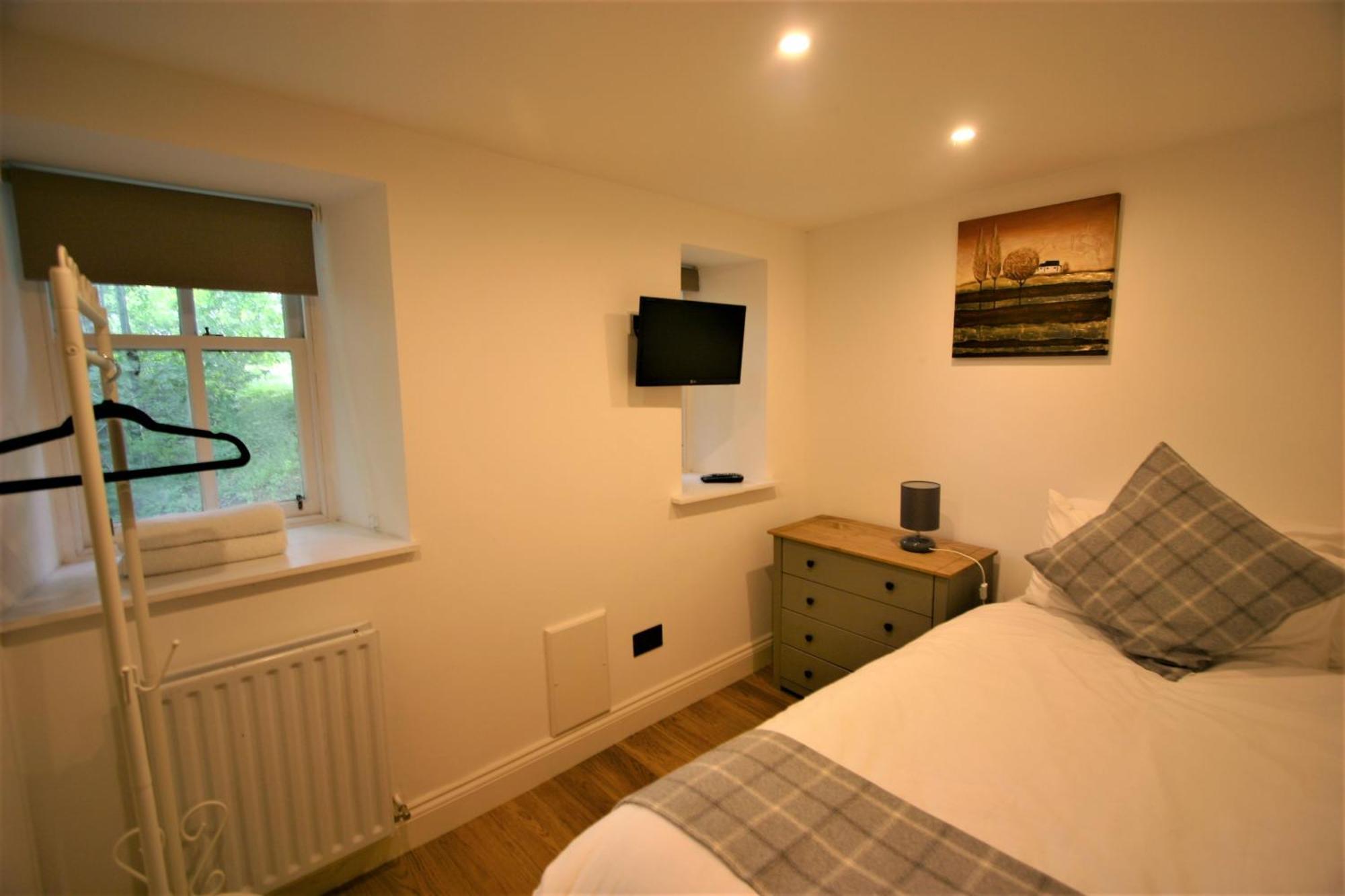 Historic Baronial With Parking, Centre