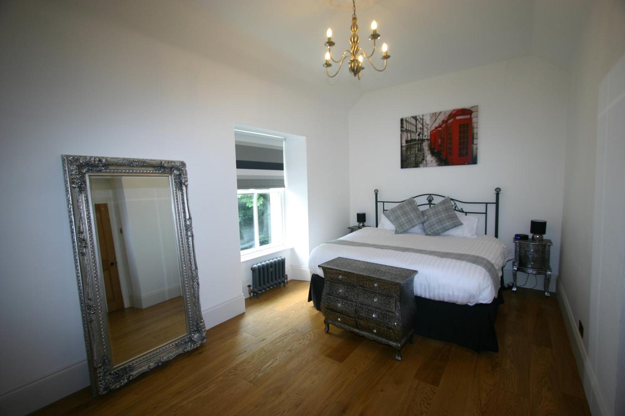 Villa Historic Baronial With Parking, Centre *