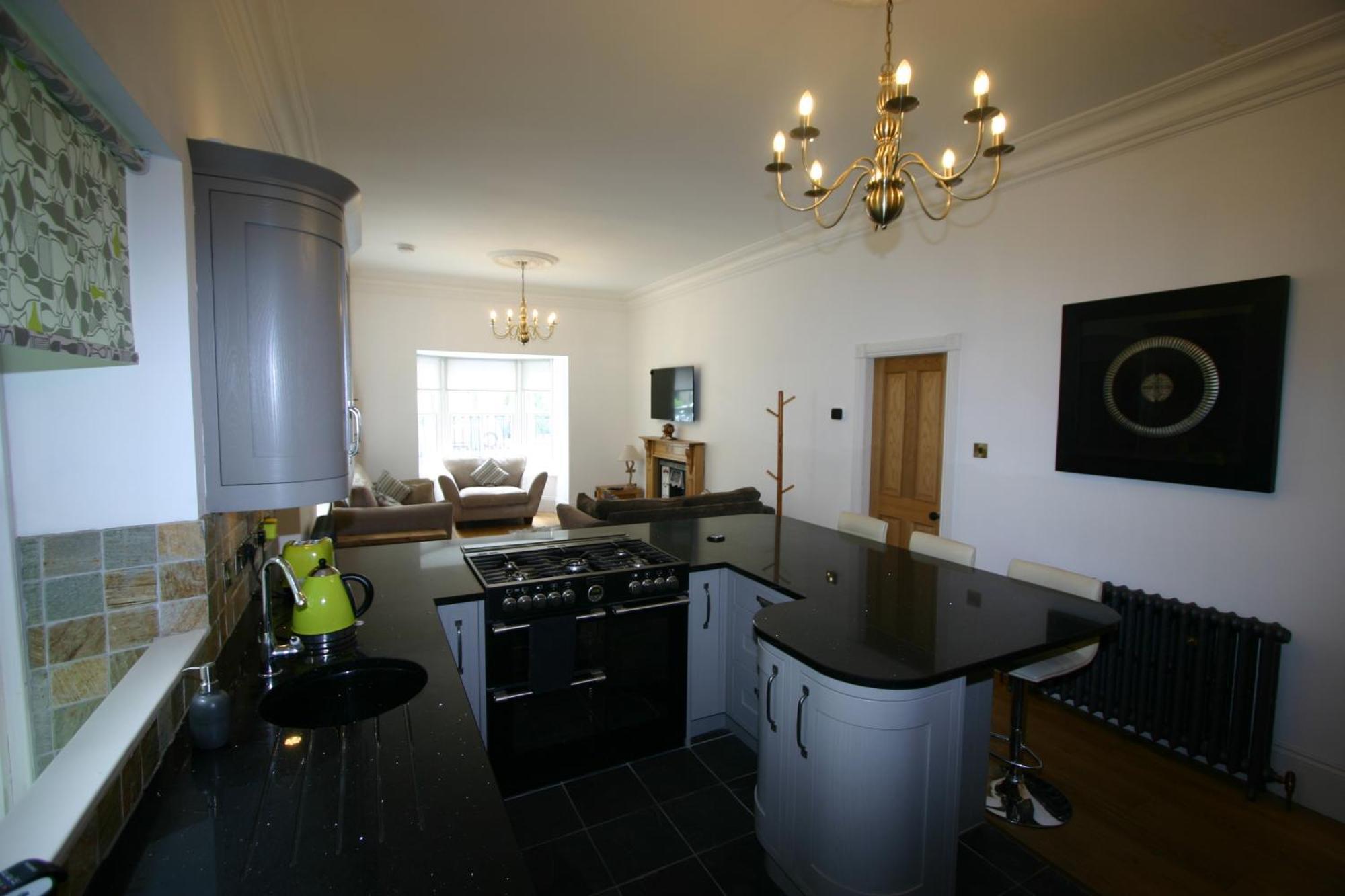 Historic Baronial With Parking, Centre Aberdeen