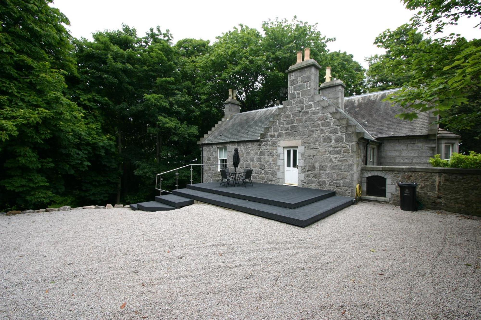 Historic Baronial With Parking, Centre Aberdeen