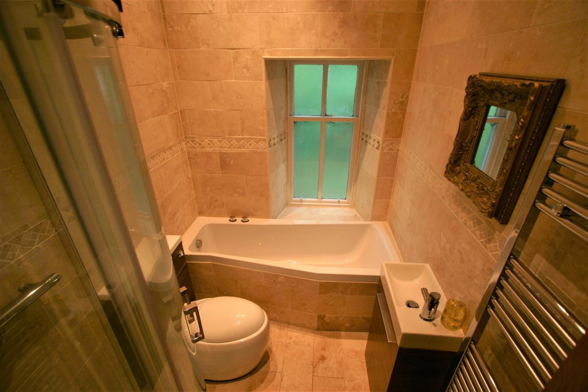Historic Baronial With Parking, Centre Villa *